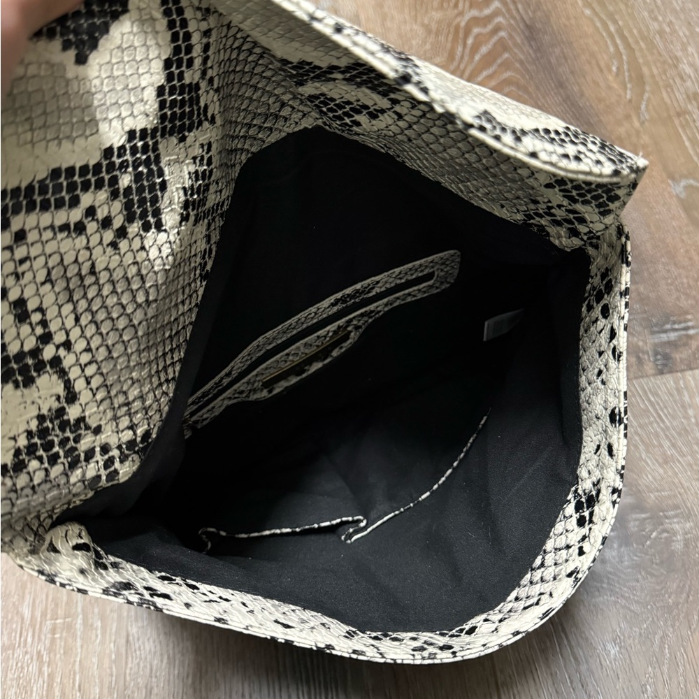 Large Faux Snakeskin Clutch - Picture 4 of 4